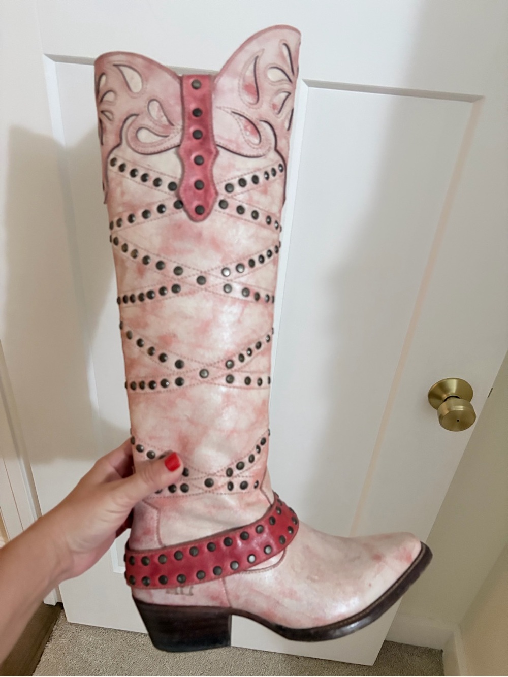 Women’s Pink Studded Western Cowboy Boots